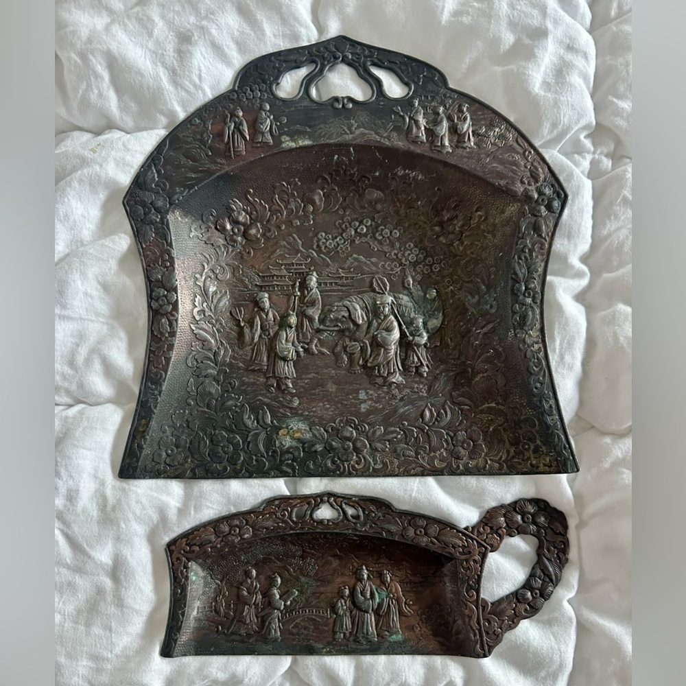 Vintage Decorative Metal Crumb Catcher Set